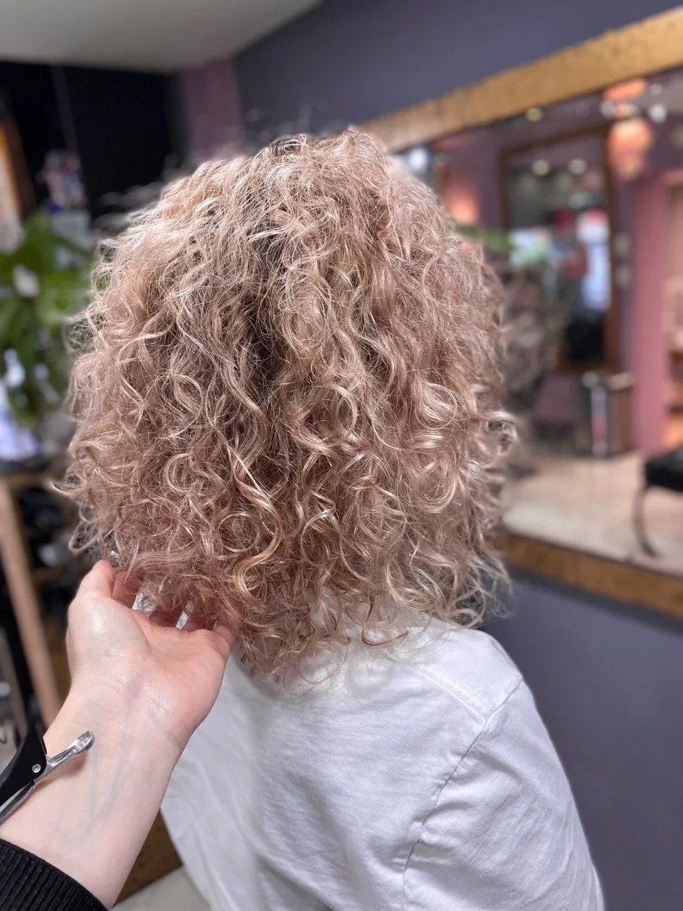 Curls in a soft rose blonde